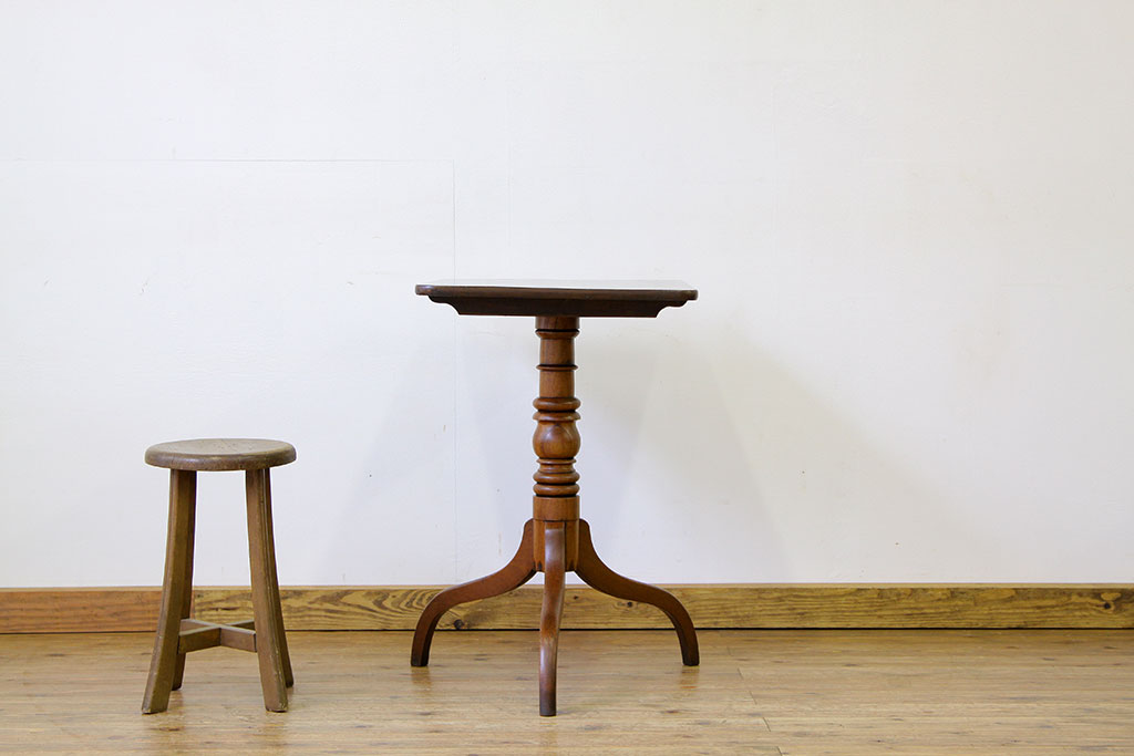イギリスアンティーク家具・チルトアップコーヒーテーブル・カフェテーブル